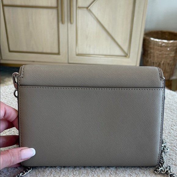 NWT Tory Burch Gray Chalk Emerson Chain Wallet - Picture 2 of 9